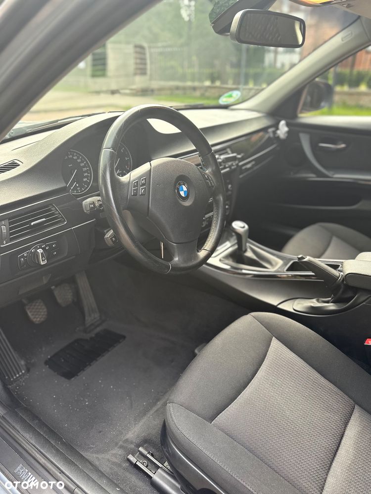 BMW Seria 3 318i - 5