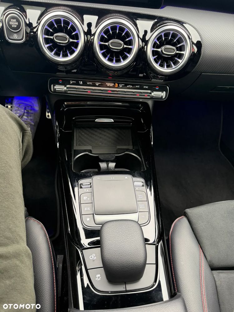 Mercedes-Benz CLA - 27