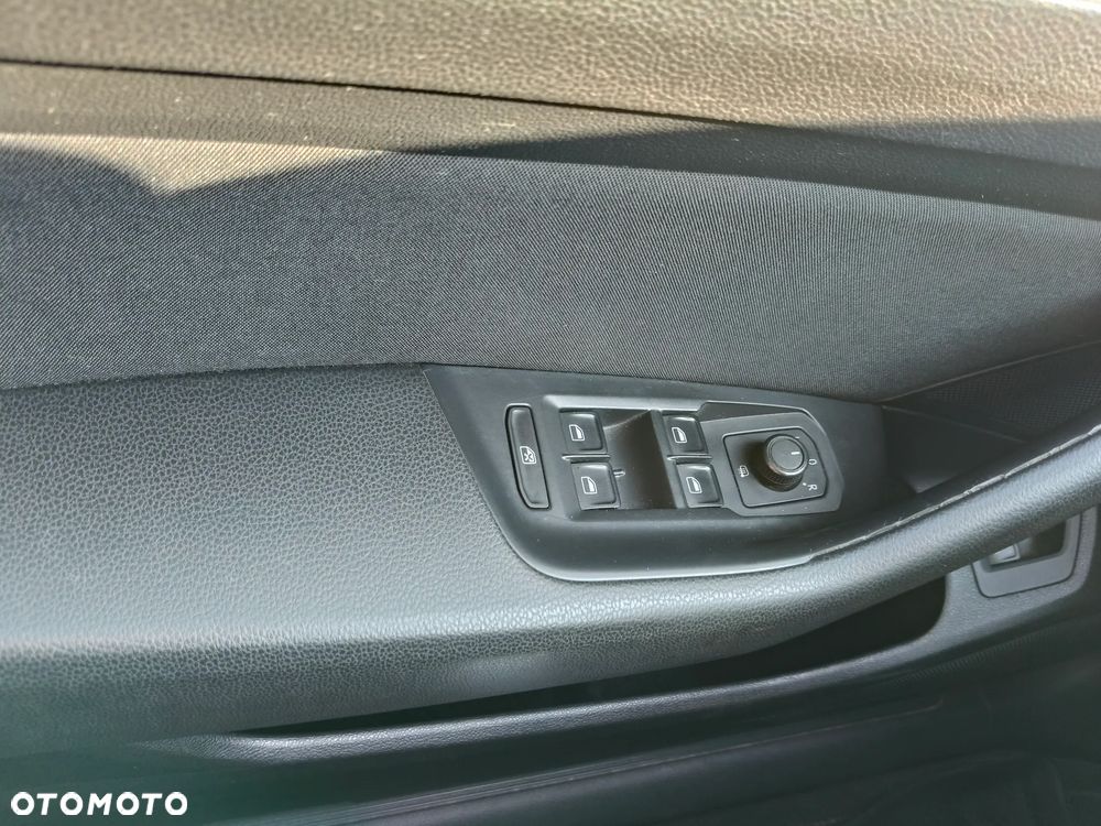 Volkswagen Passat - 16