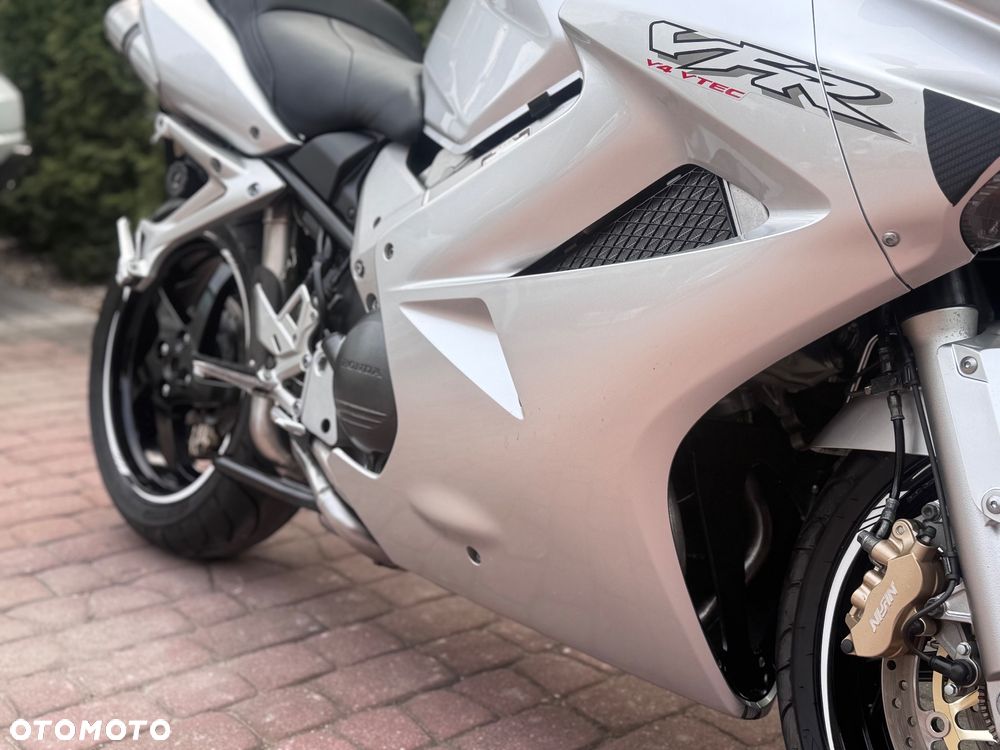 Honda VFR - 12