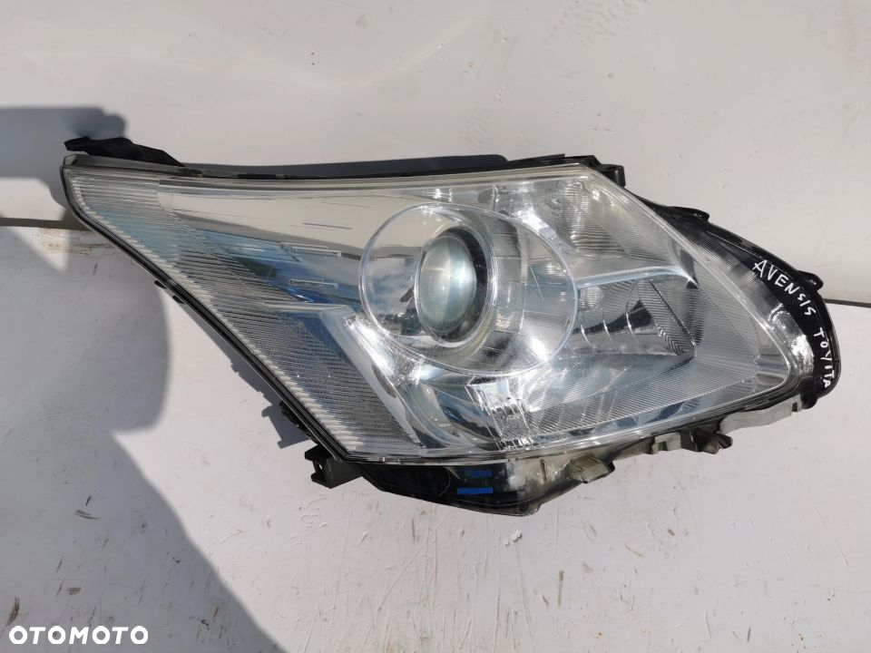 Lampa PRAWA Toyota AVENSIS T27 2009-2012 - 2