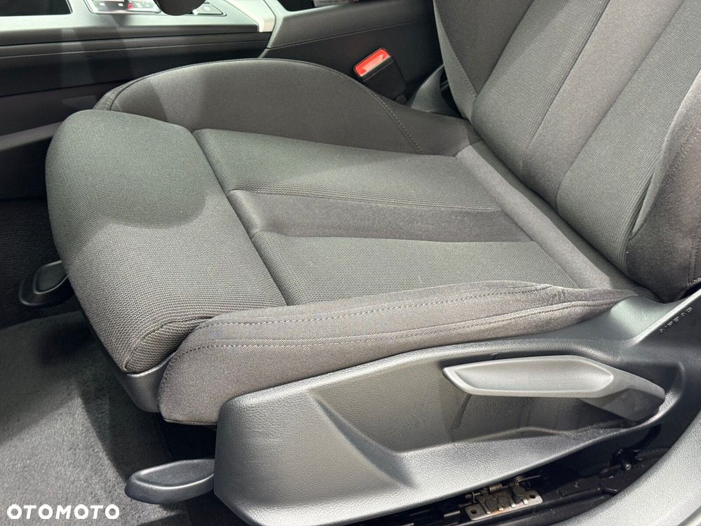 Audi A4 Limousine - 11