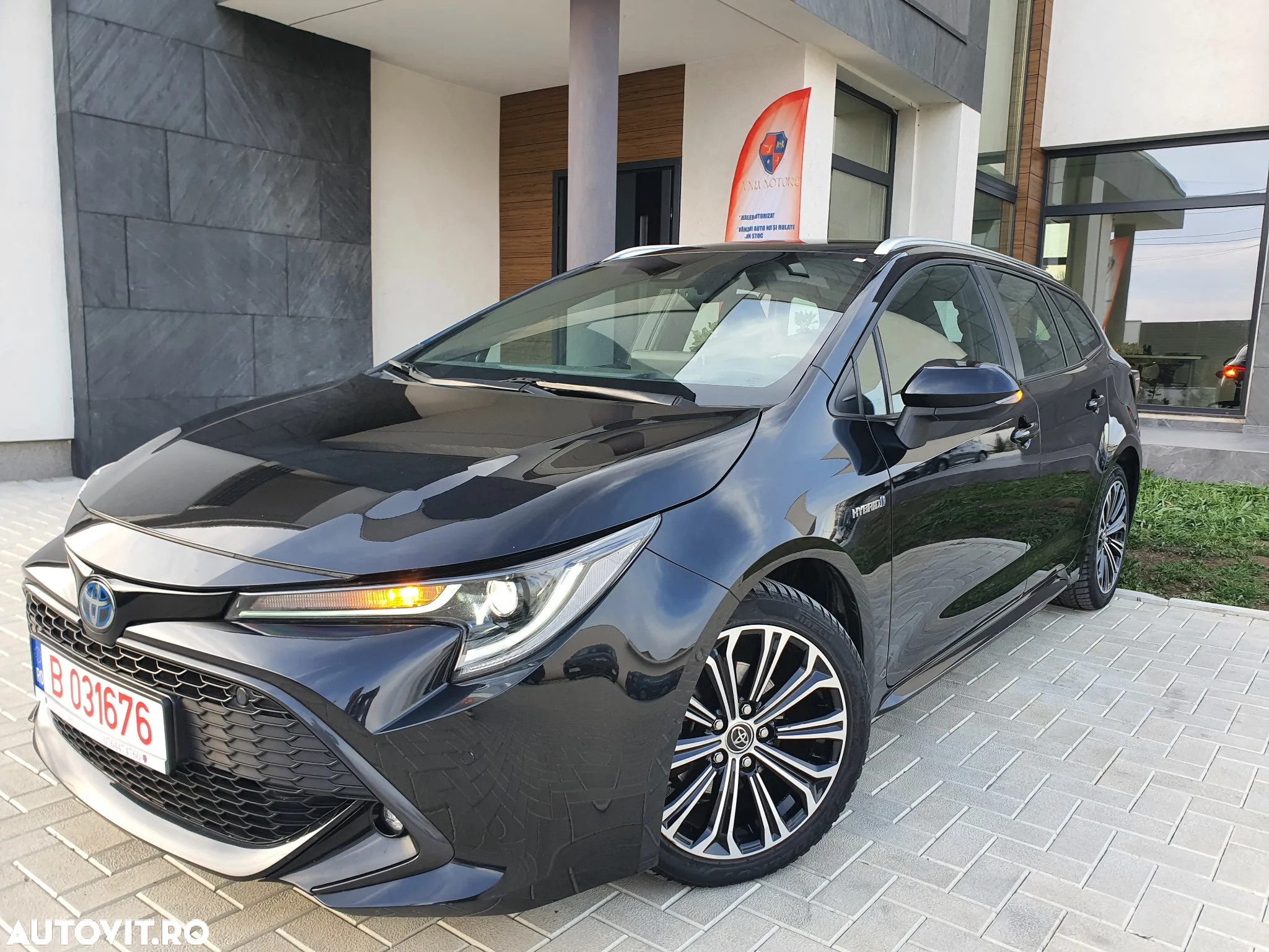 Toyota Corolla 1.8 Hybrid Touring Sports Business Edition - 2