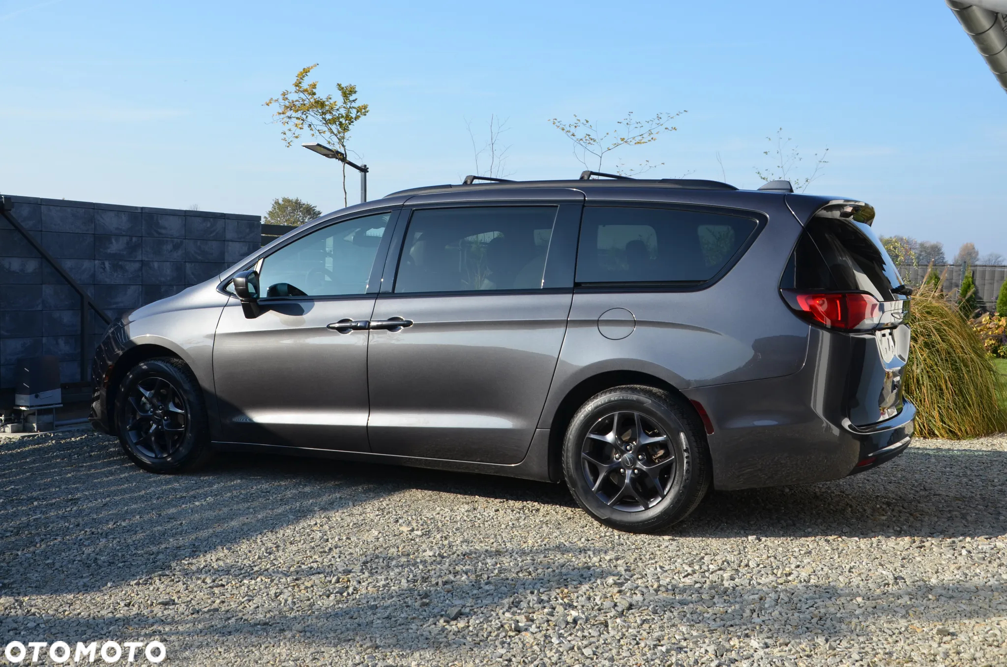 Chrysler Pacifica - 28