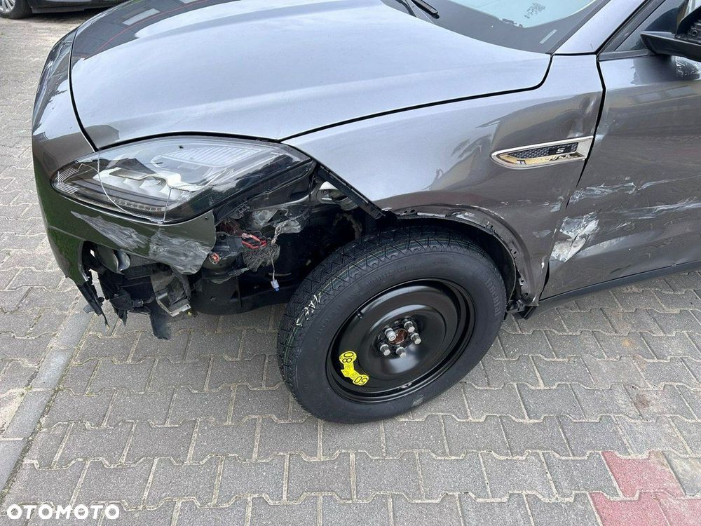 Jaguar E-Pace P250 AWD - 6