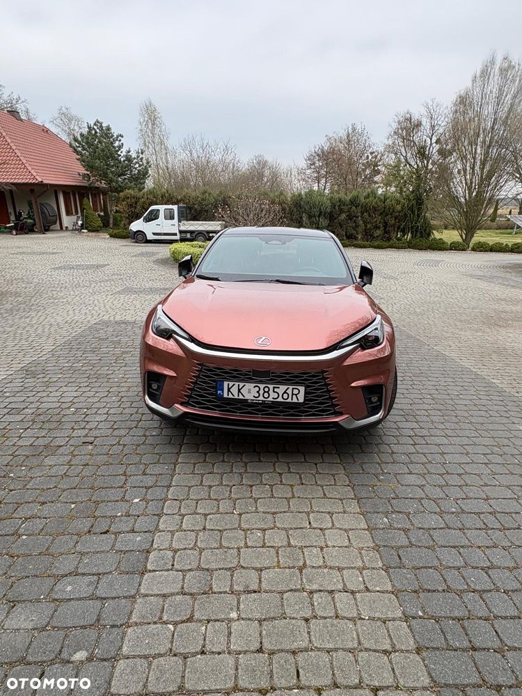 Lexus LBX 1.5 Hybrid Cool AWD - 2