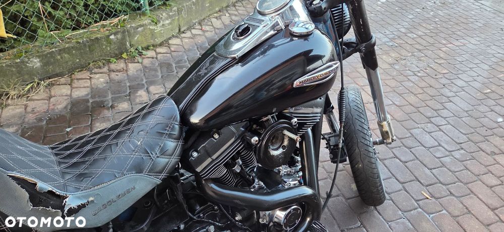 Harley-Davidson Dyna Street Bob - 29