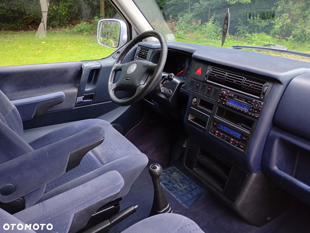 Volkswagen Caravelle - 8