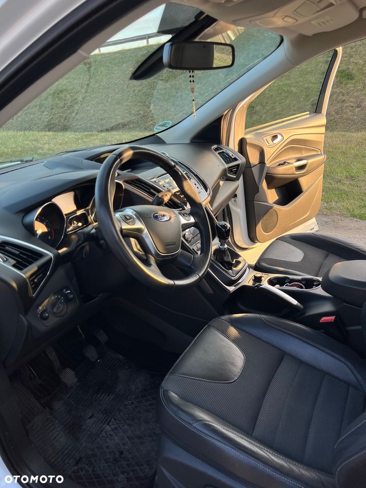 Ford Kuga 1.6 EcoBoost 2x4 Titanium - 9