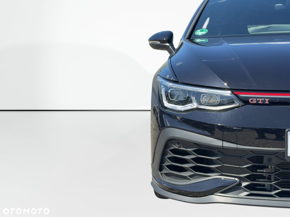 Volkswagen Golf - 11