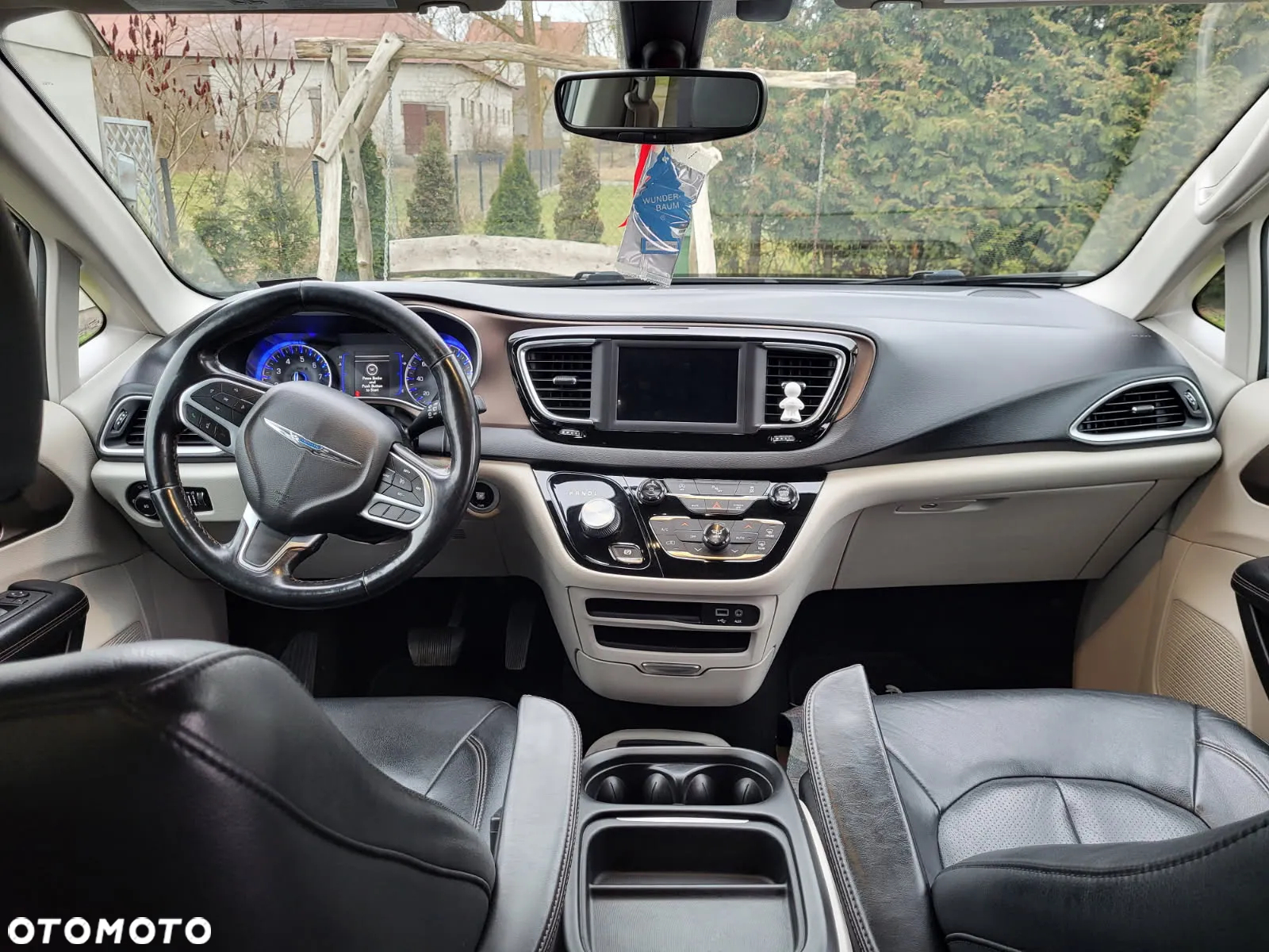 Chrysler Pacifica - 8