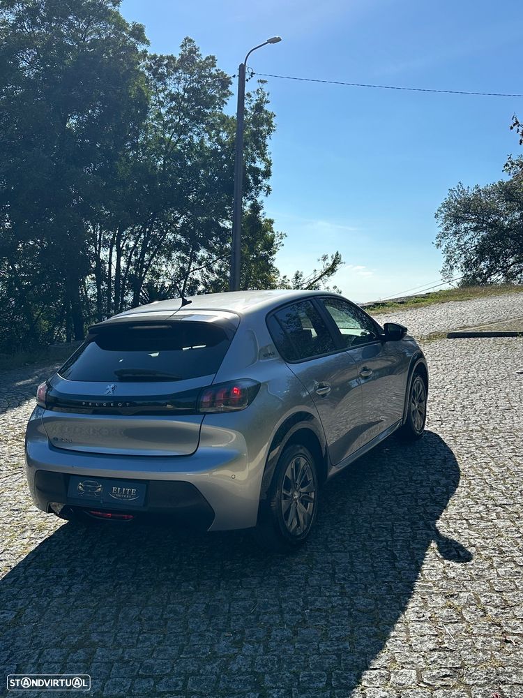 Peugeot e-208 - 13