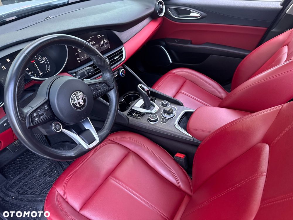 Alfa Romeo Giulia 2.0 Turbo TI Q4 - 8