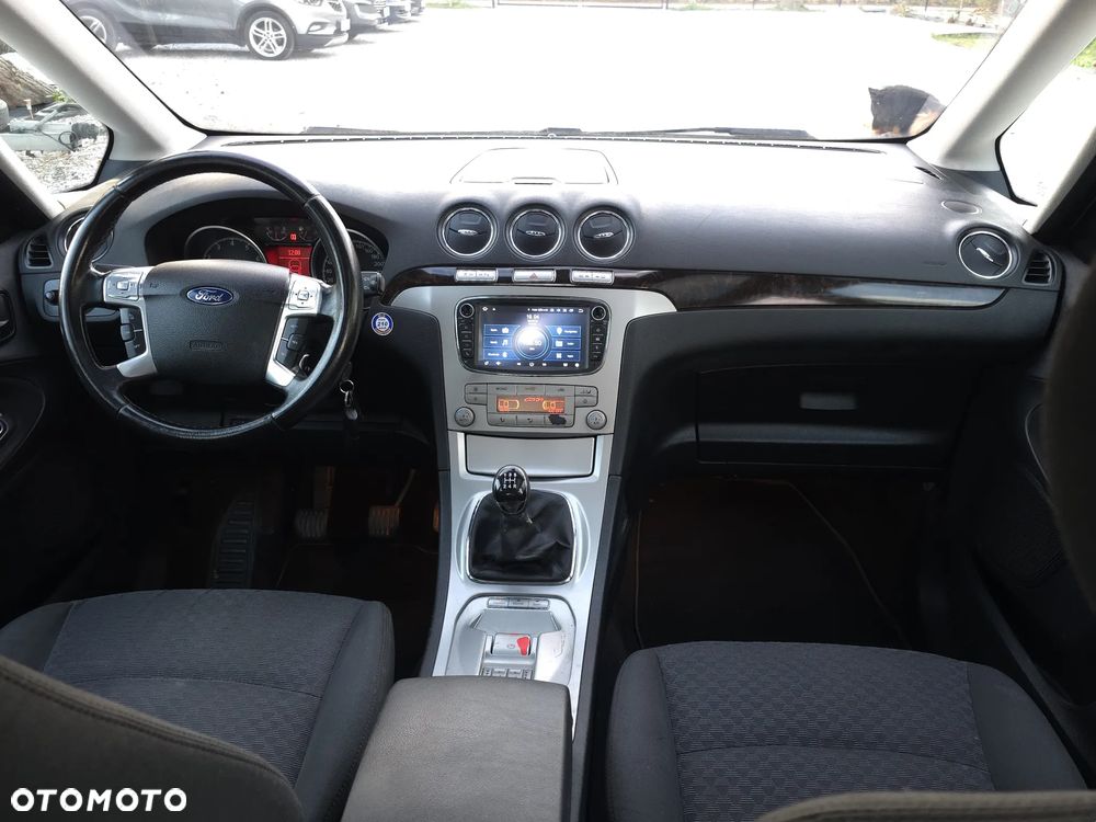 Ford Galaxy 2.0 Ghia - 12