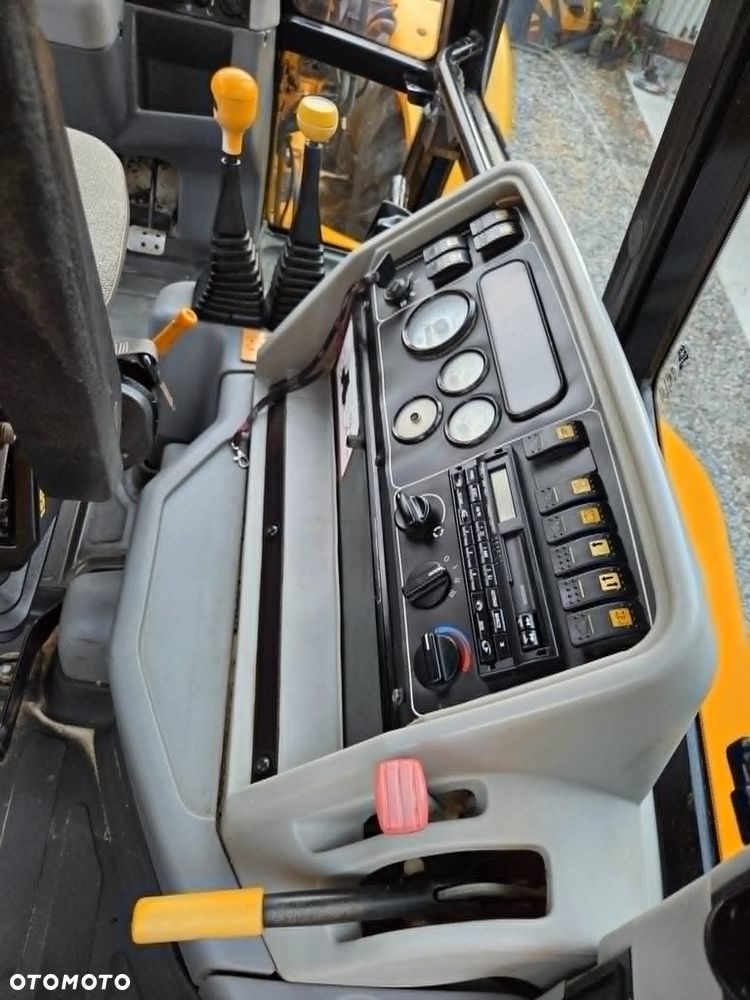 JCB 3CX - 18
