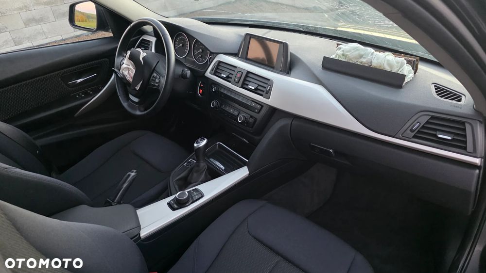 BMW Seria 3 320d xDrive - 24