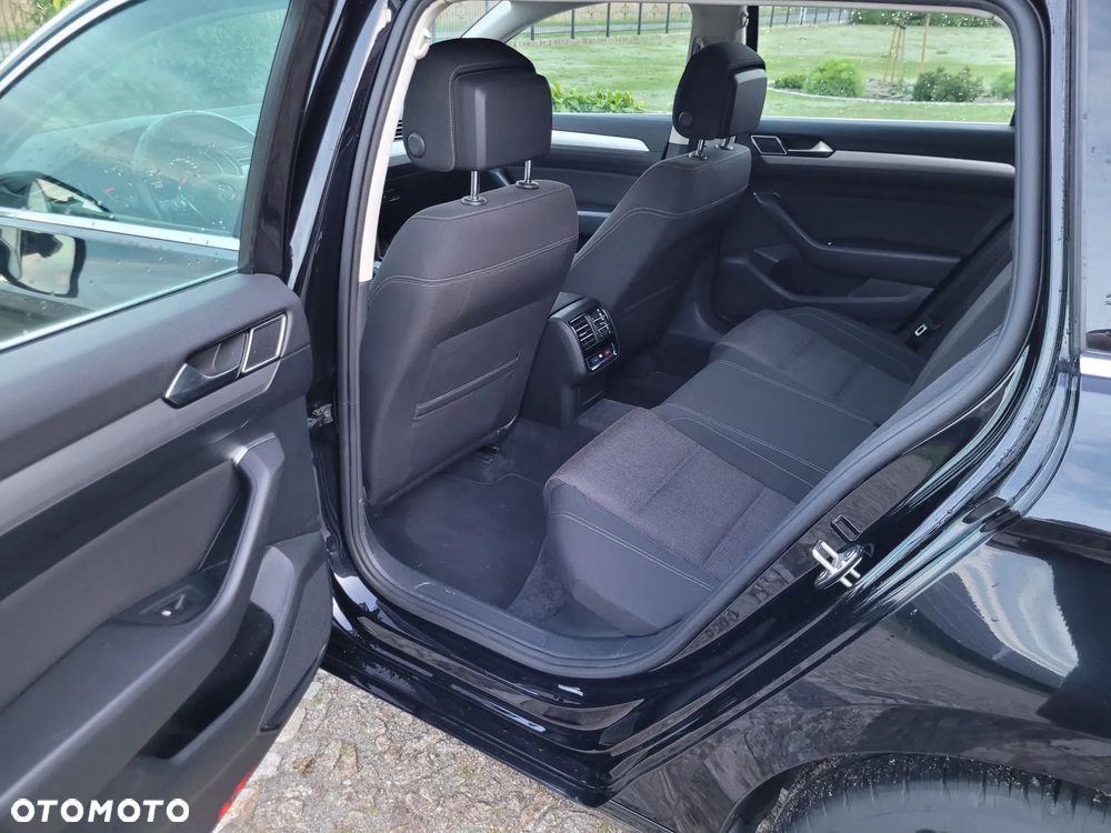 Volkswagen Passat 2.0 TDI SCR DSG Comfortline - 11