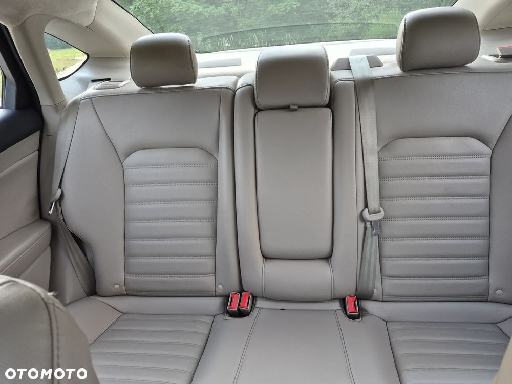 Ford Fusion - 30