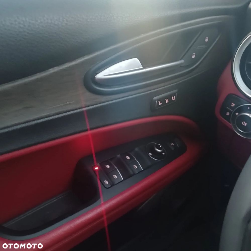 Alfa Romeo Stelvio 2.0 Turbo 16V AT8-Q4 Ti - 6