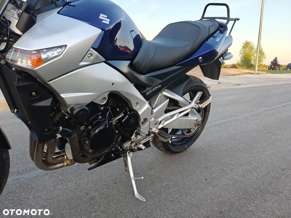 Suzuki GSR - 7