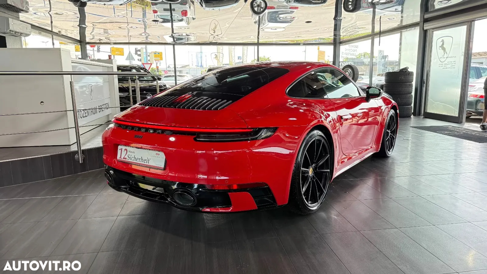 Porsche 911 Carrera 4 PDK - 10