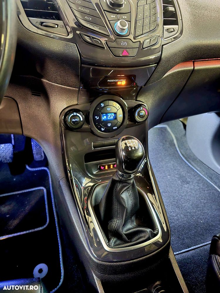 Ford Fiesta 1.5 TDCi ST-LINE - 37