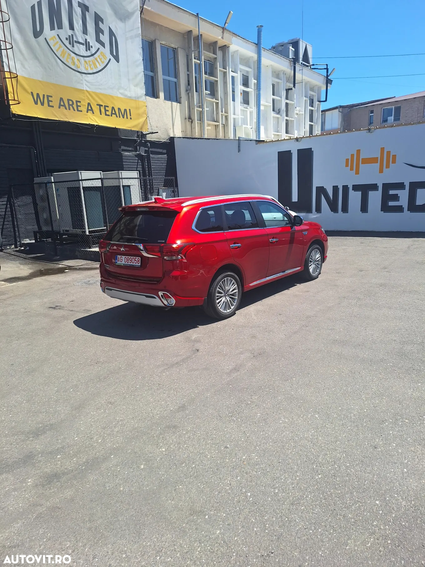 Mitsubishi Outlander 2.4 4WD Plug-In Hybrid Top - 11