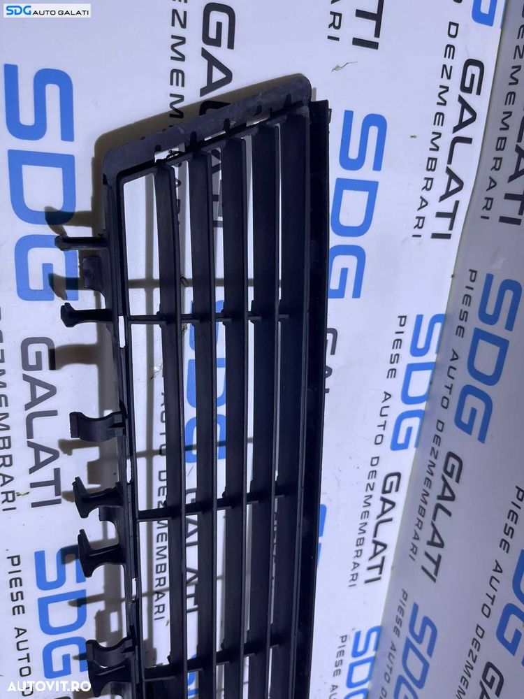 Grila Ornament Central Inferior Spoiler Bara Fata Opel Vectra C Non Facelift 2002 - 2005 Cod 09186126 0551004542 [V0183] - 2