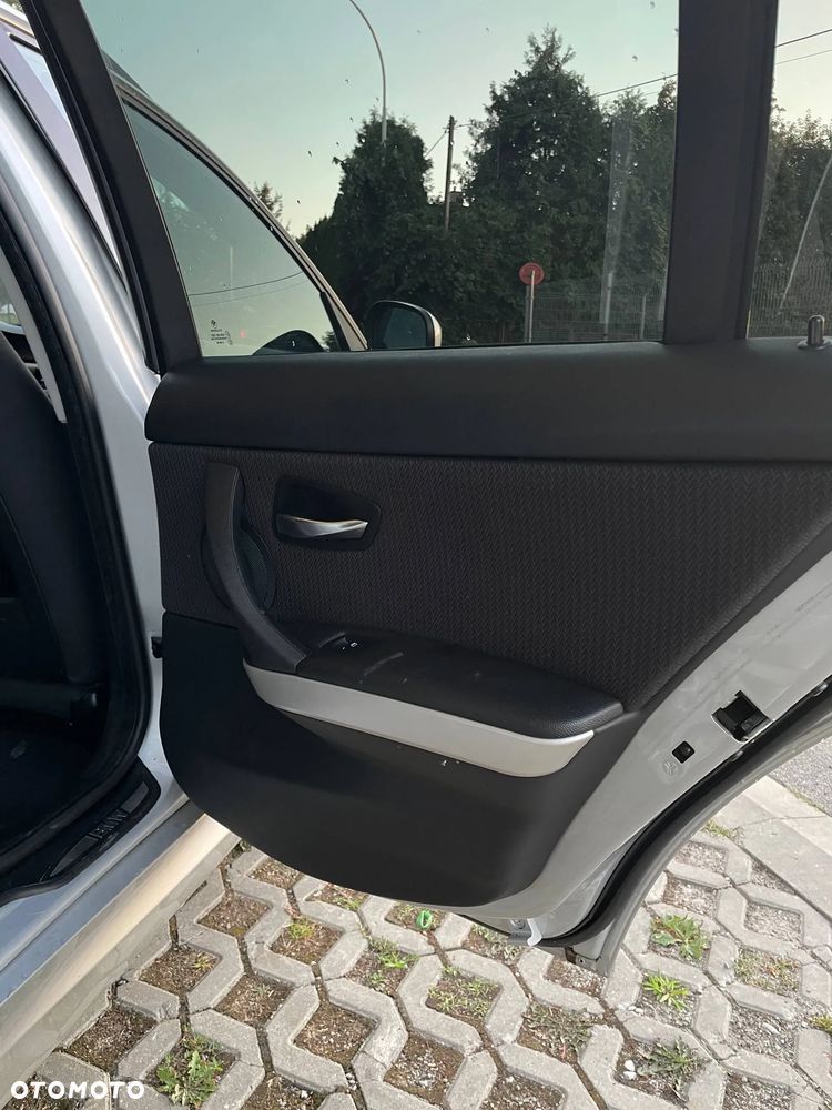 BMW Seria 3 318d - 27