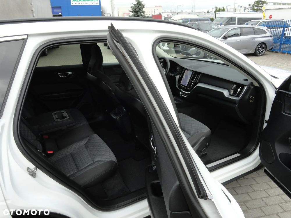 Volvo XC 60 B4 D AWD Geartronic Momentum Pro - 10