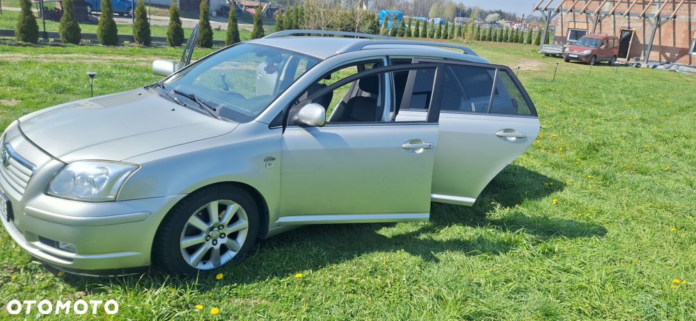 Toyota Avensis 2.0 D-4D Combi - 4