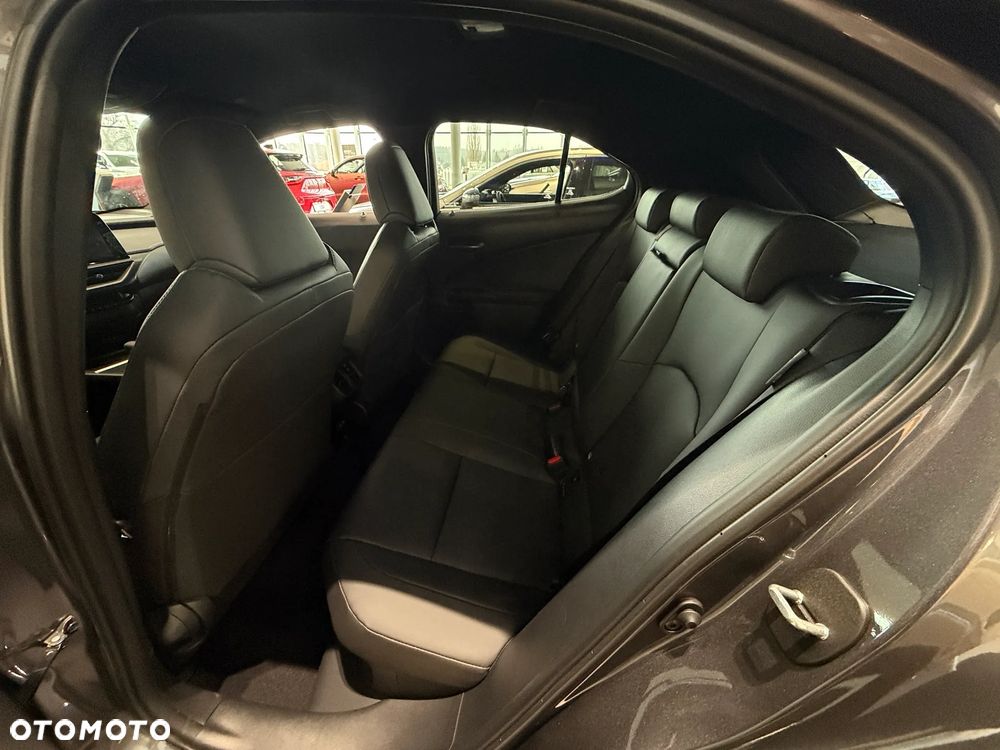 Lexus UX 300h F Sport Design - 7