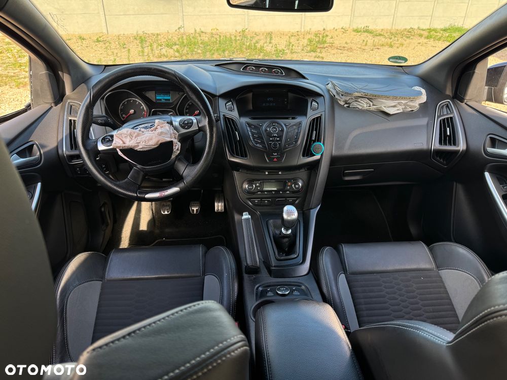 Ford Focus 2.0 EcoBoost ST - 11
