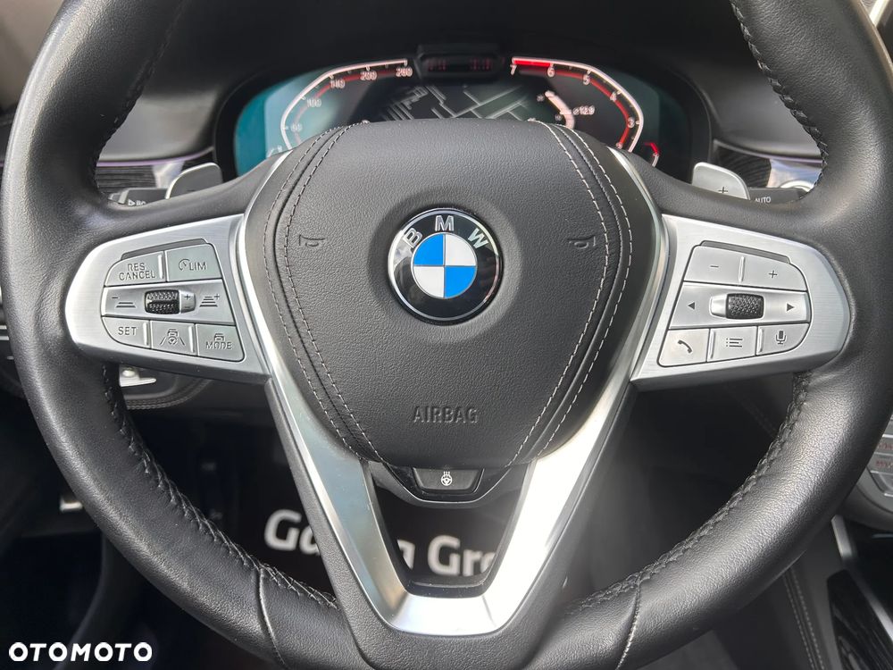 BMW Seria 7 750i xDrive sport - 27