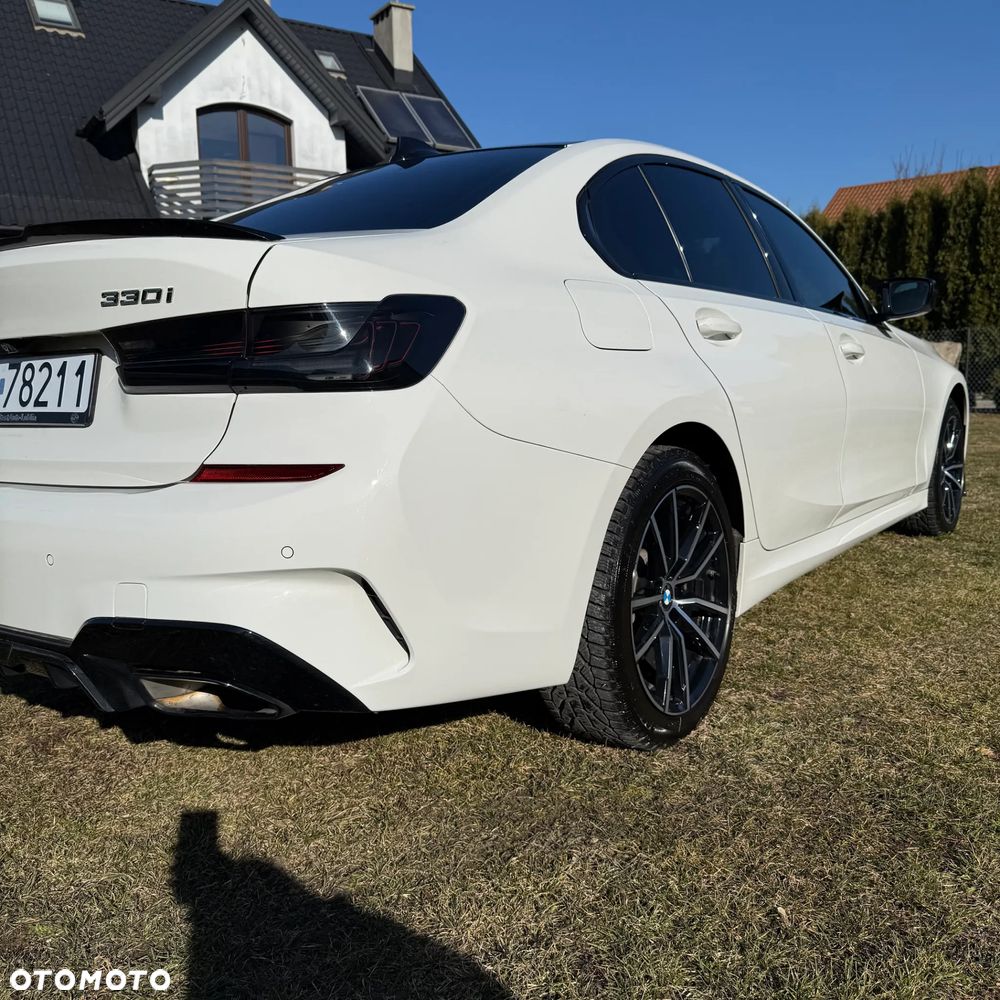 BMW Seria 3 330i xDrive M Sport - 18