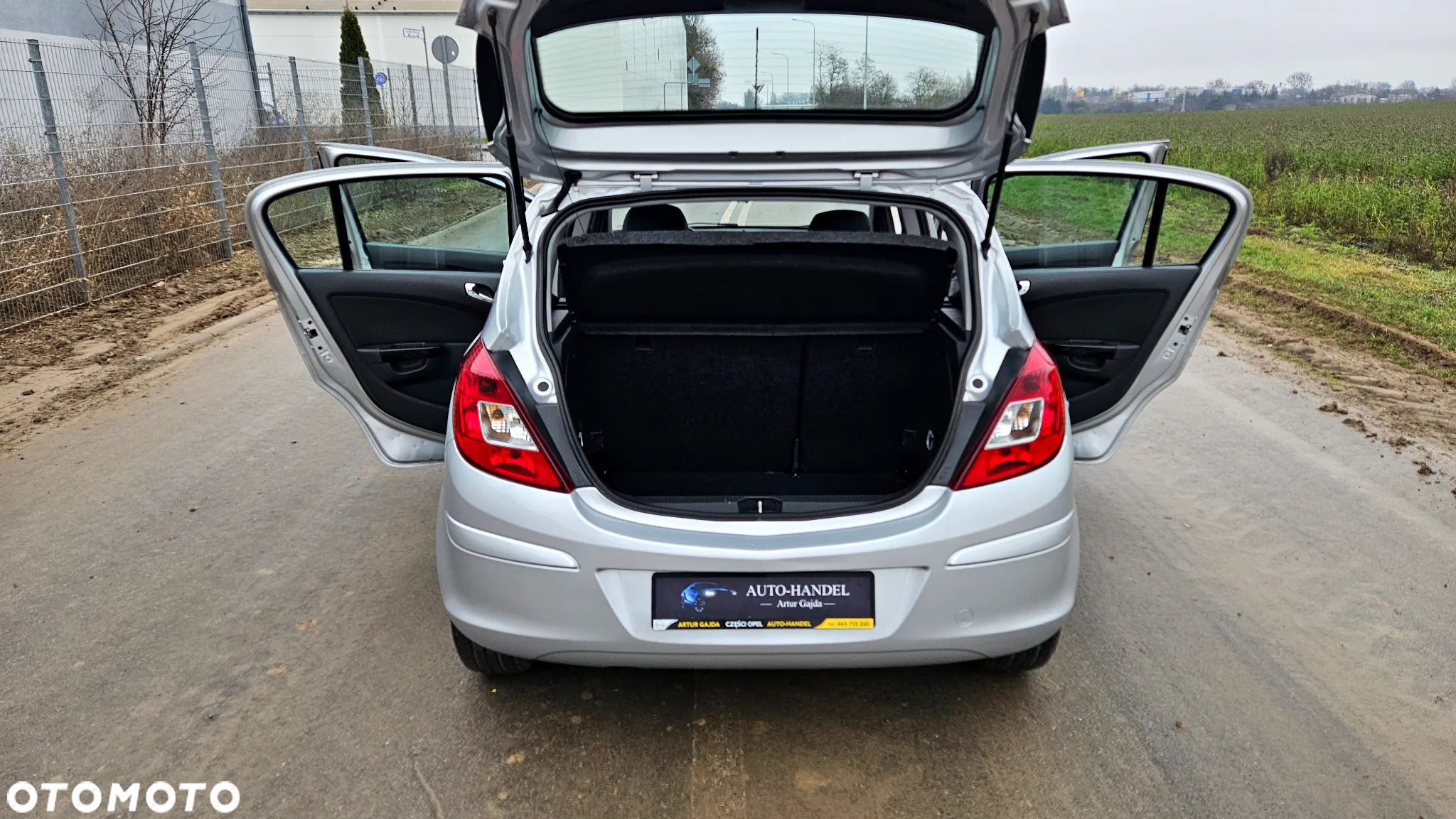Opel Corsa 1.4 16V Color Edition - 13