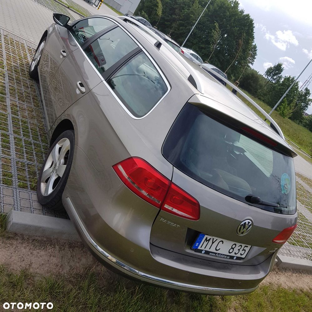 Volkswagen Passat - 1