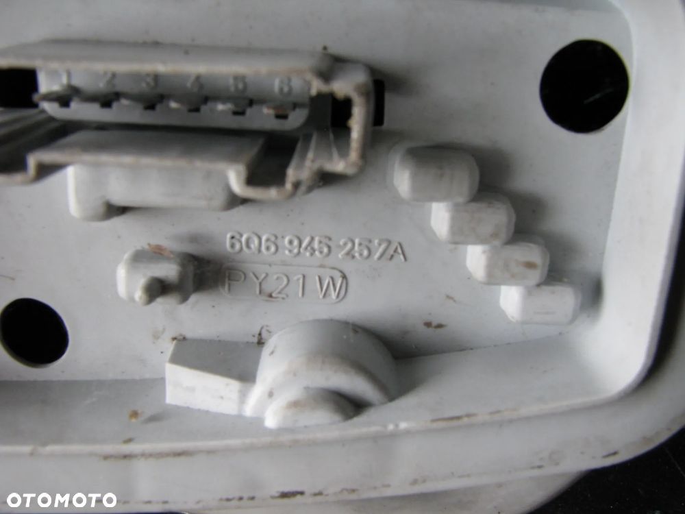 LAMPA LEWY TYŁ VW POLO IV 6Q6945257A - 7