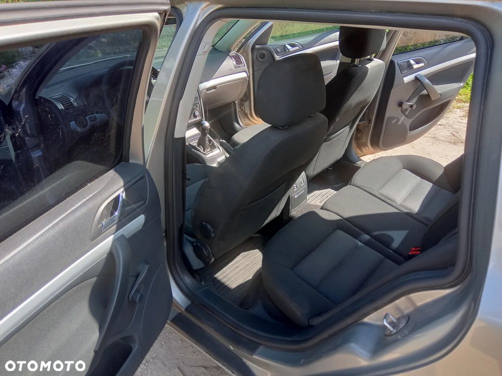 Skoda Octavia 1.6 Ambiente - 8