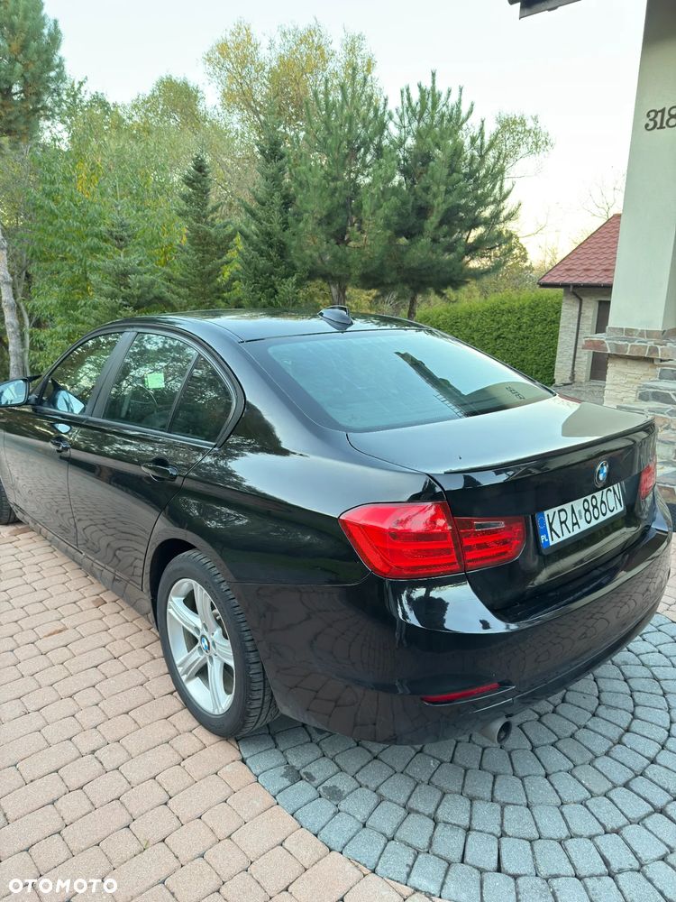 BMW Seria 3 320i xDrive - 18