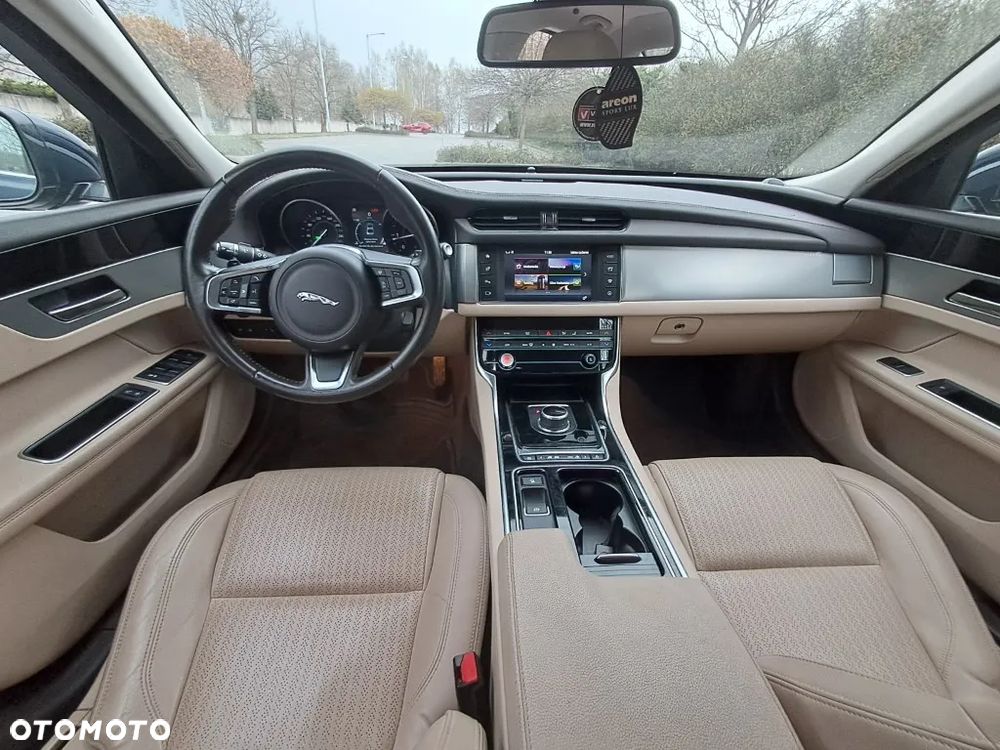 Jaguar XF 2.0 i4D Prestige - 3