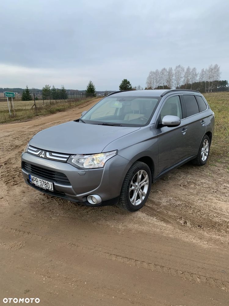 Mitsubishi Outlander 2013 photo 2