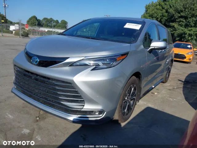 Toyota Sienna - 3