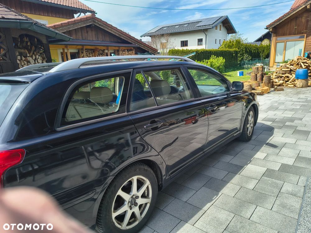 Toyota Avensis 2.0 VVT-i Executive - 3