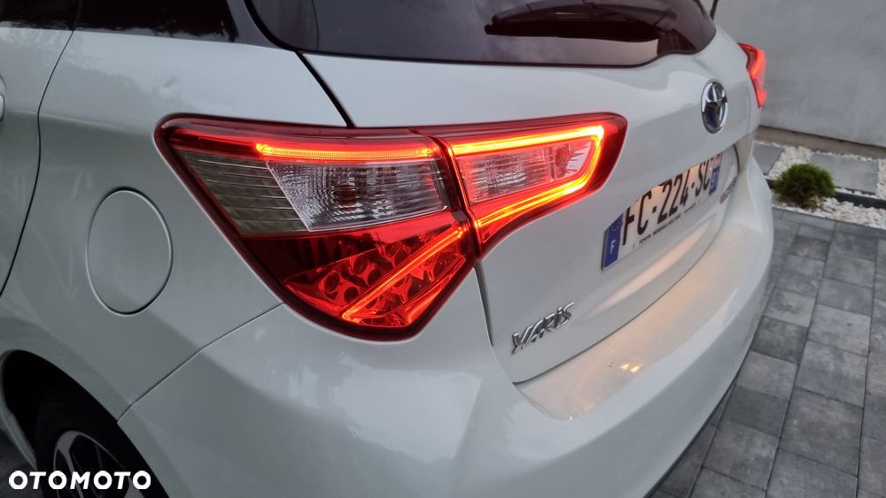 Toyota Yaris Hybrid 100 Selection Platinum - 24