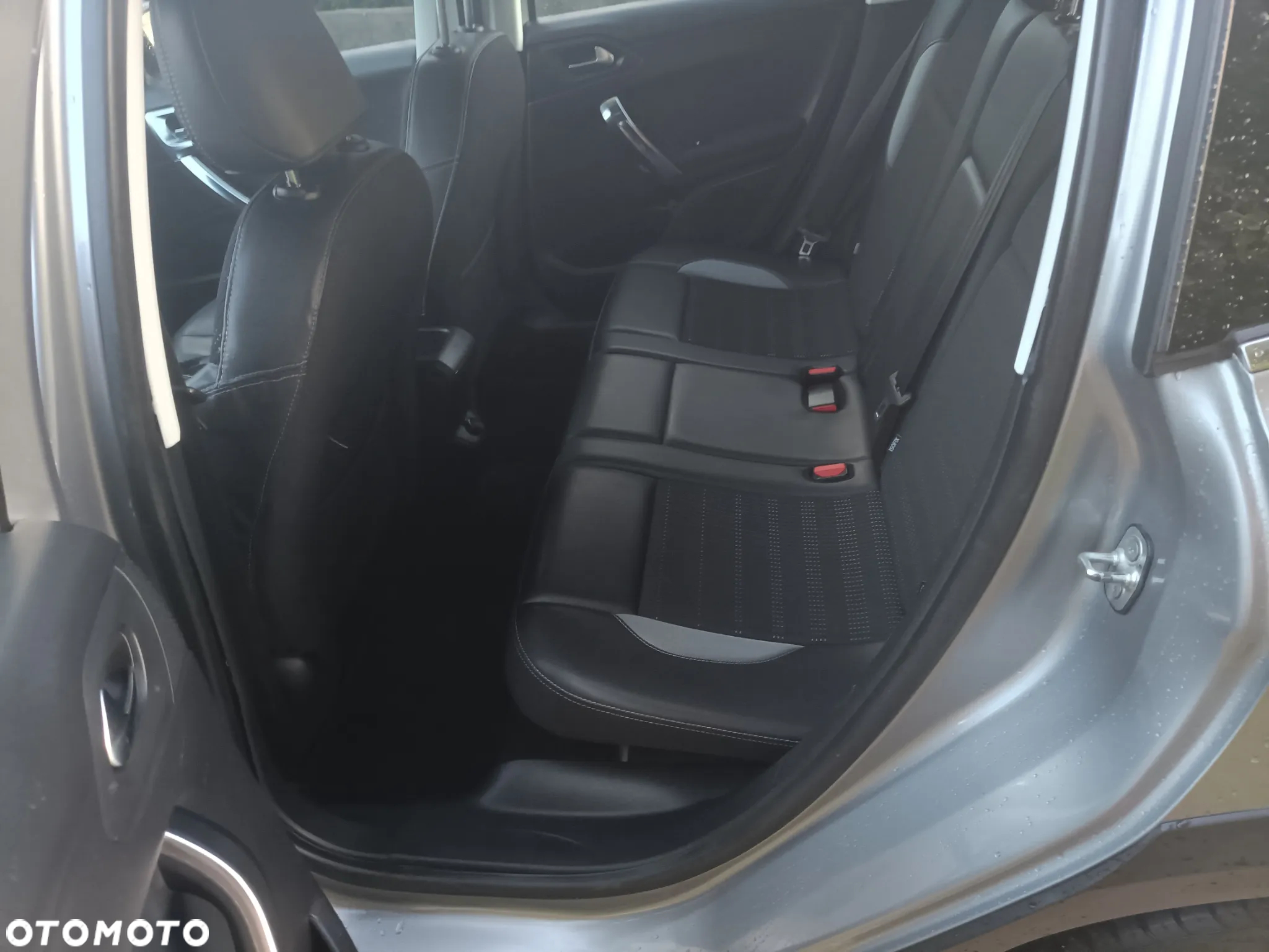 Peugeot 2008 BlueHDi 100 STOP & START Allure - 27