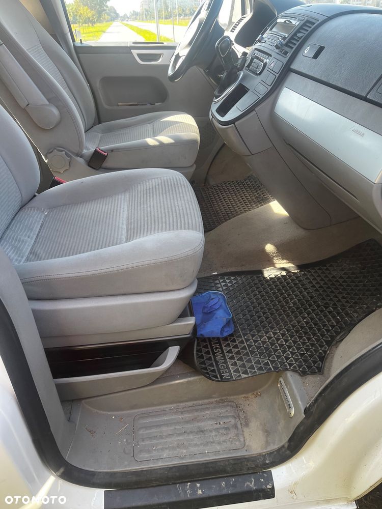 Volkswagen Multivan - 12