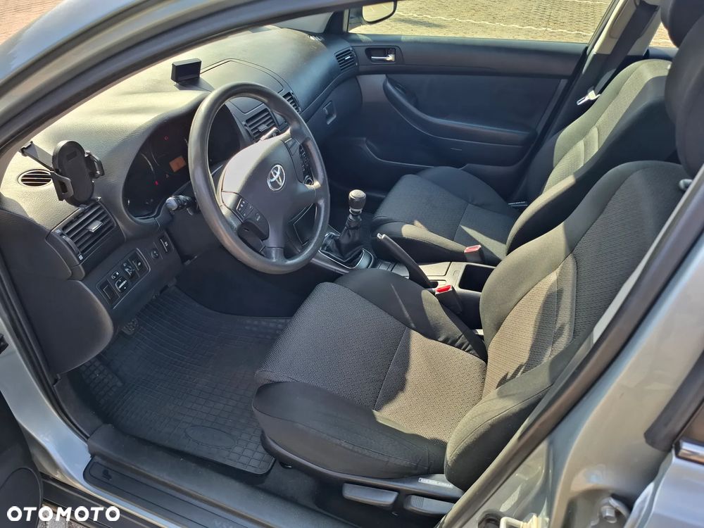 Toyota Avensis 2.0 D-4D Luna - 11