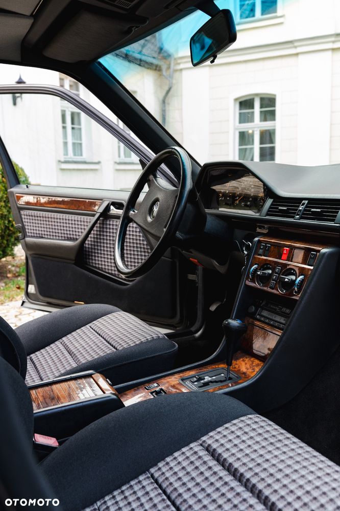 Mercedes-Benz W124 (1984-1993) - 27