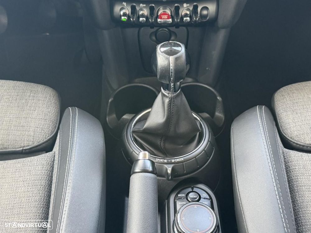 MINI 5 Portas Cooper D 4Business - 17